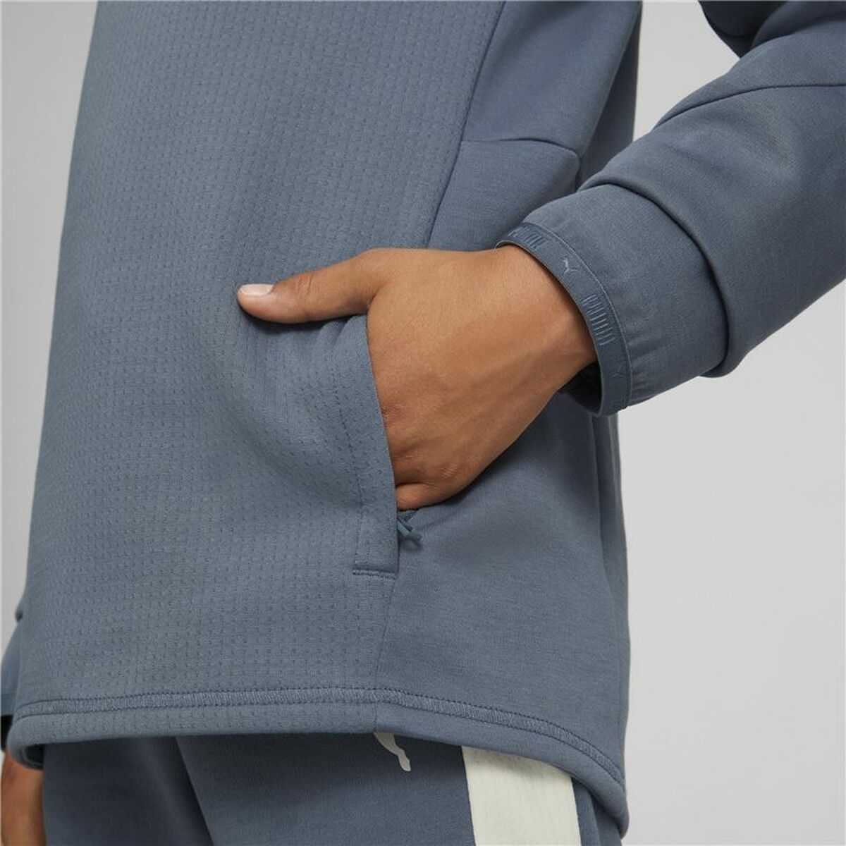 V6H2D30E2DFA8FB95B4EAE3618B0EA9BA3FR2564489P4