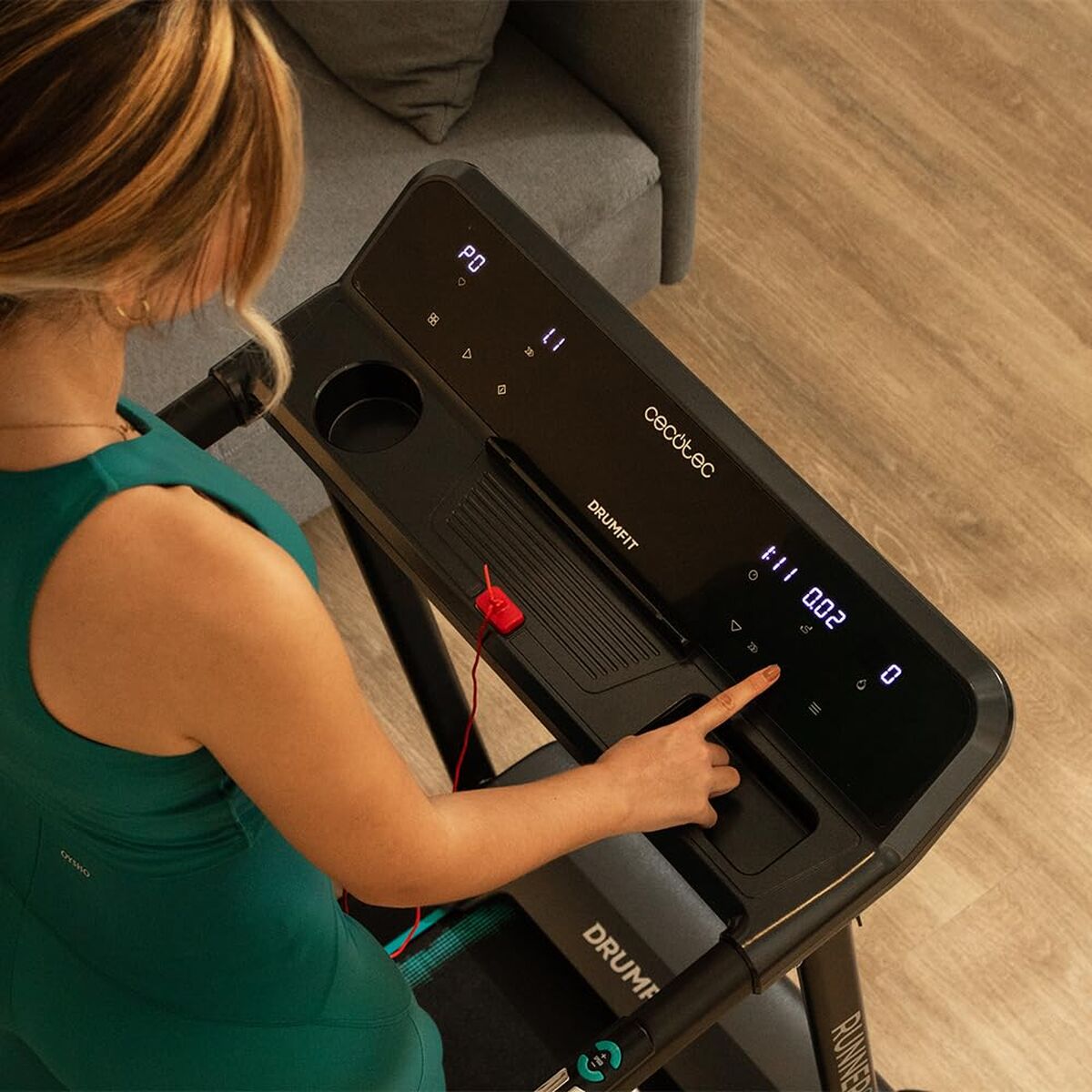 V2H4F6C70F0D5F89E9F082D9A10C33D3E8FR7709034P6