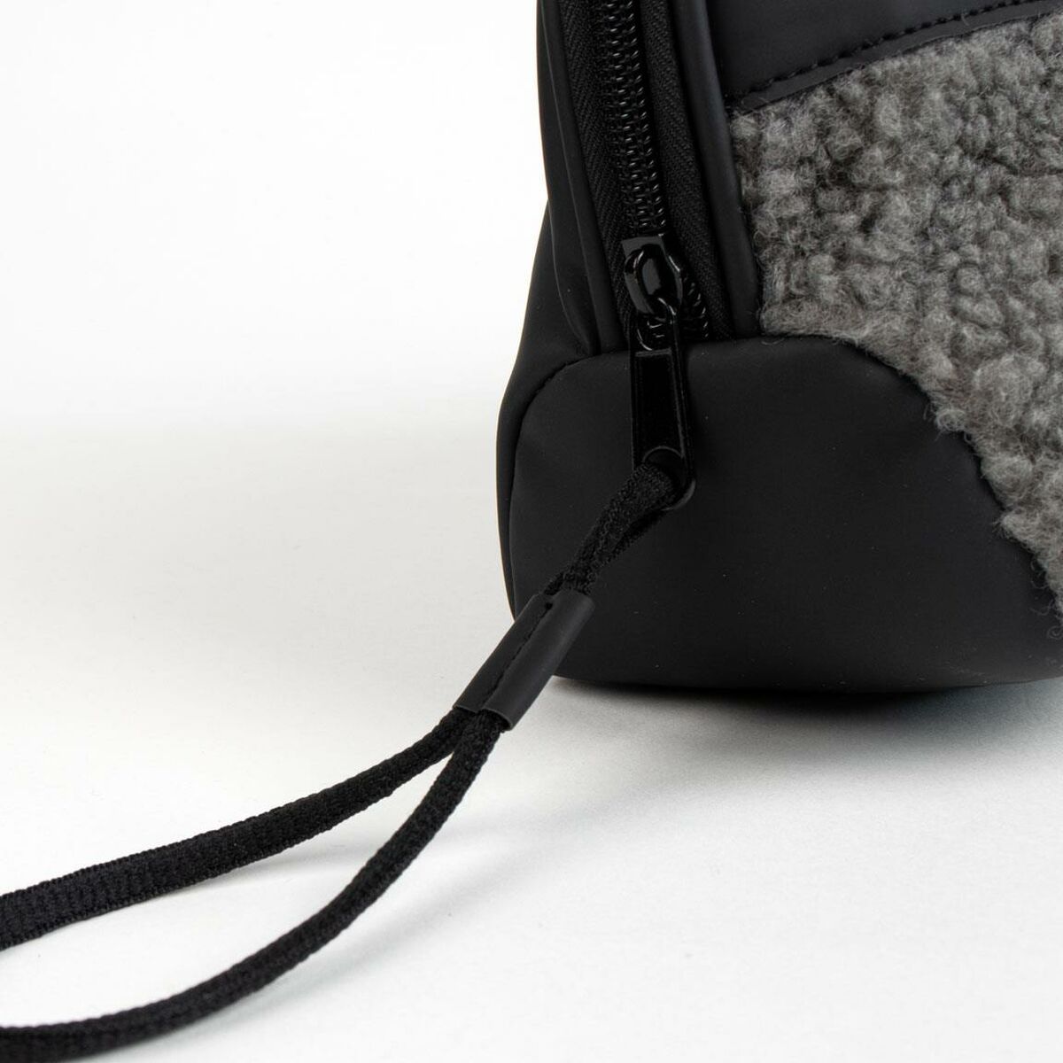 V5H128F88141F1A62E10215E115181B7335R4931650P2