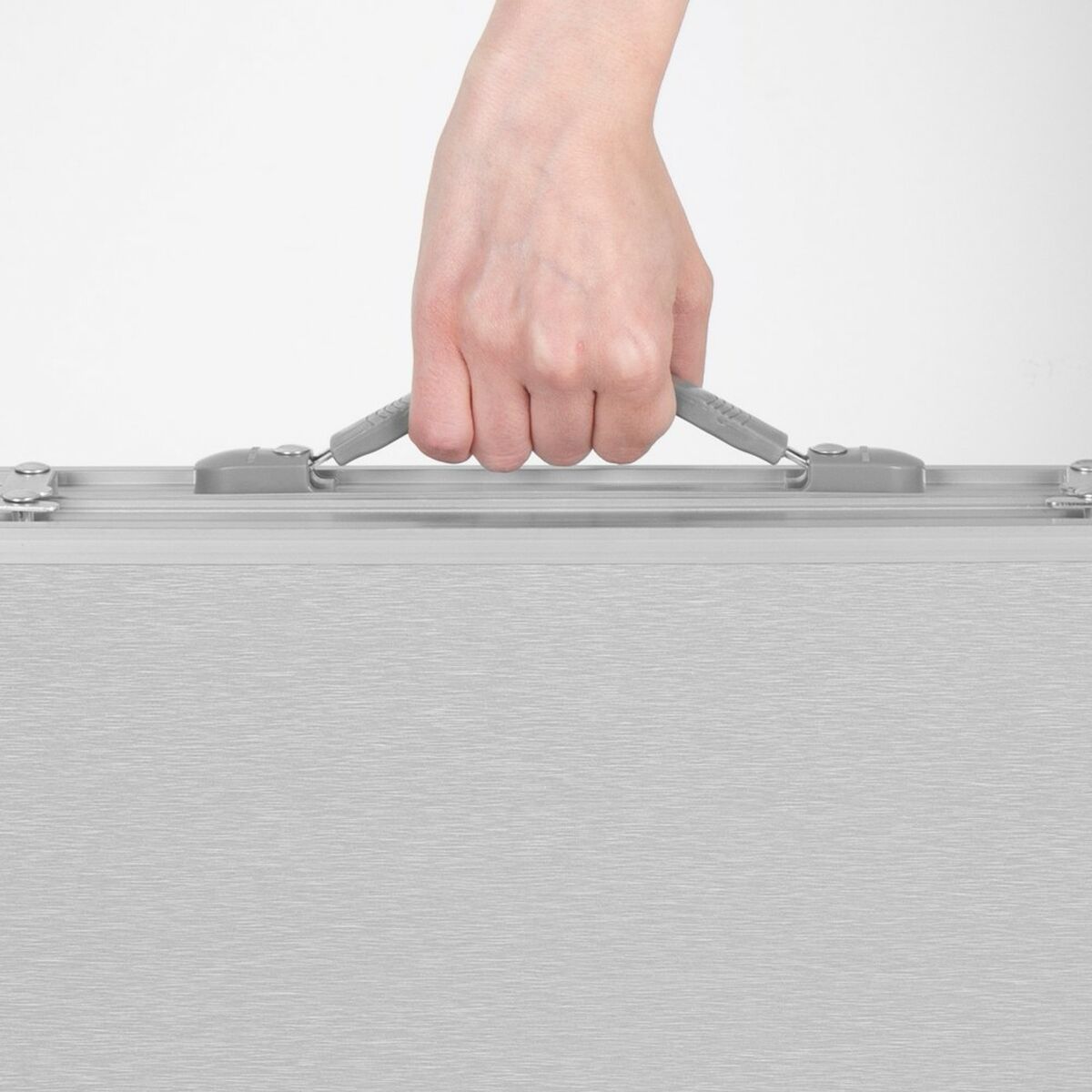 V5H98612E72B31F8957EEB2A15A769CF50DR5712343P6